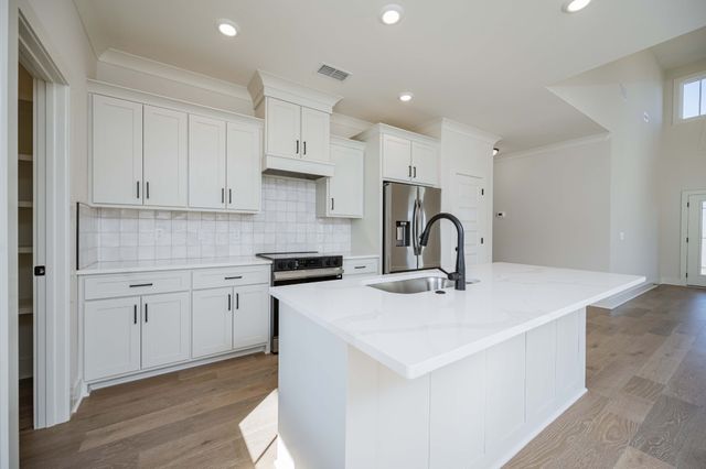 525 McGrath Dr, Smyrna, TN 37167