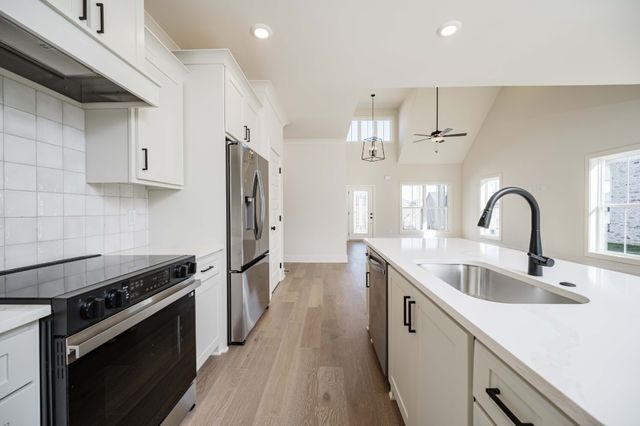 525 McGrath Dr, Smyrna, TN 37167