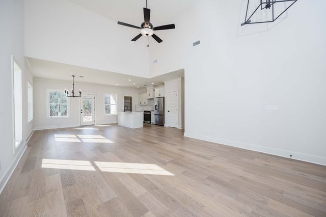 525 McGrath Dr, Smyrna, TN 37167