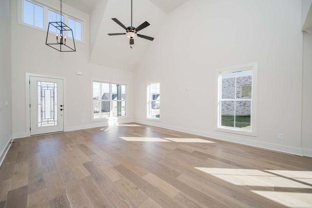 525 McGrath Dr, Smyrna, TN 37167