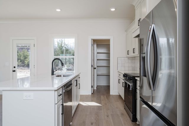 525 McGrath Dr, Smyrna, TN 37167