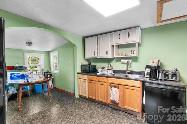 43 Candler School Road, Candler, NC 28715