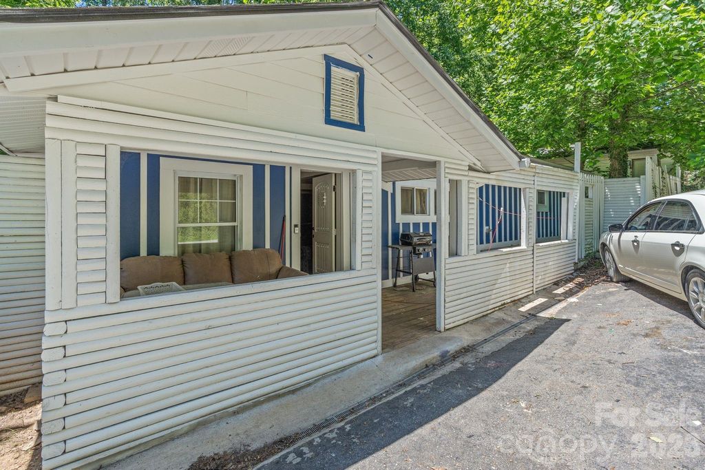 43 Candler School Road, Candler, NC 28715