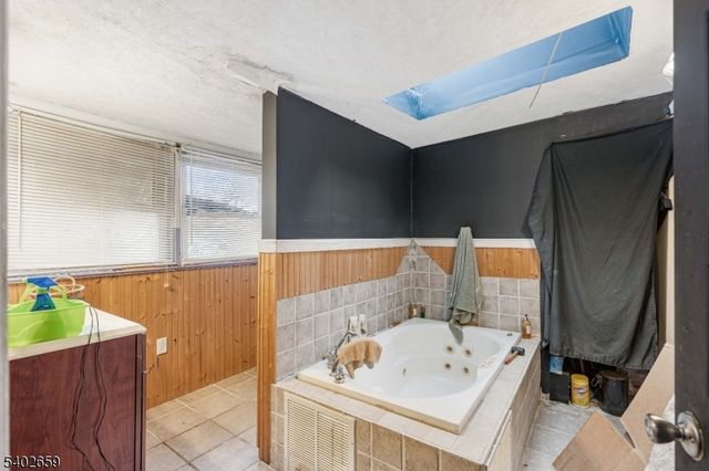 81 Larch St, Woodbridge Twp., NJ 07064