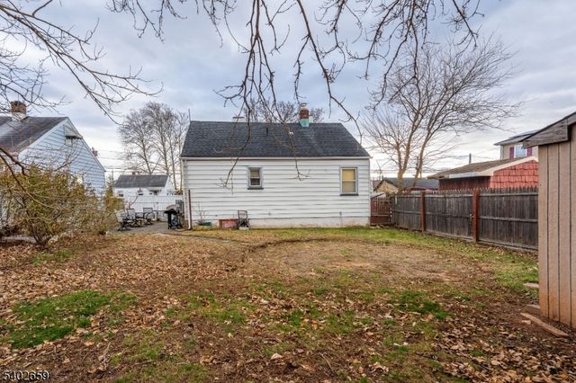 81 Larch St, Woodbridge Twp., NJ 07064