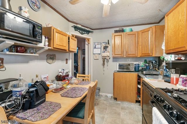 81 Larch St, Woodbridge Twp., NJ 07064