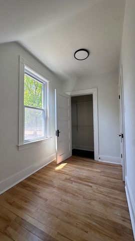 18 Baldwin St, Worcester, MA 01604