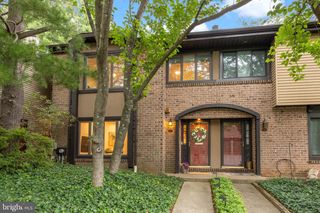 13 COLCHESTER PL, Newtown, PA 18940