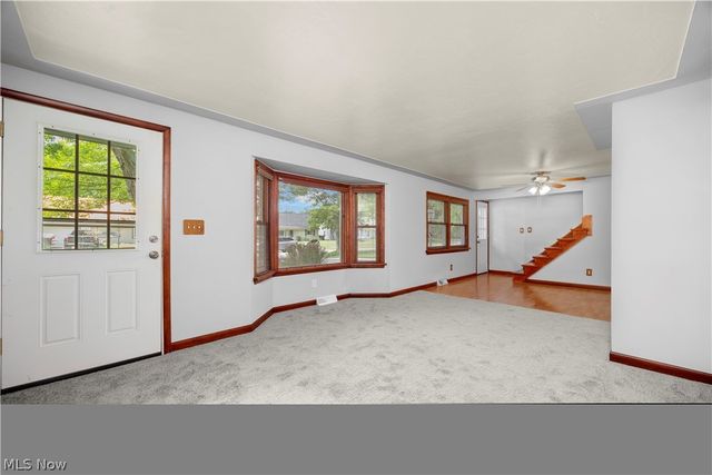 4905 Pinewood Drive, Sheffield Lake, OH 44054