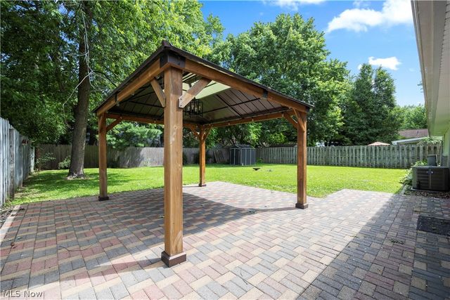 4905 Pinewood Drive, Sheffield Lake, OH 44054
