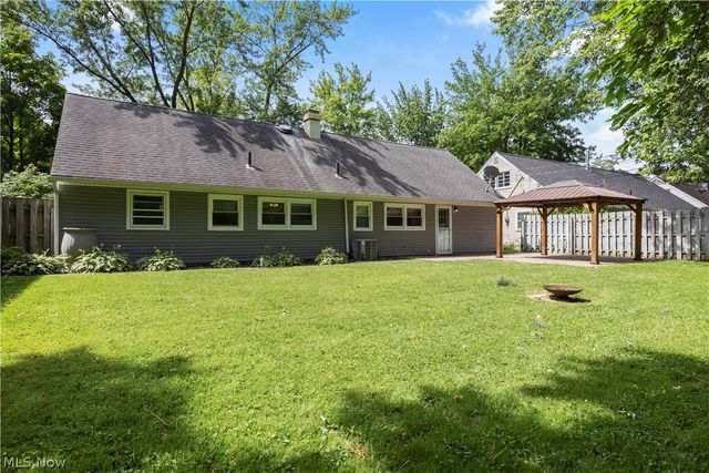 4905 Pinewood Drive, Sheffield Lake, OH 44054