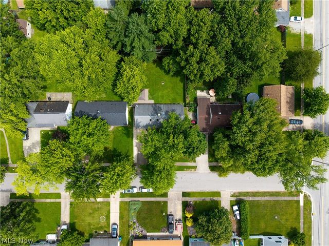4905 Pinewood Drive, Sheffield Lake, OH 44054