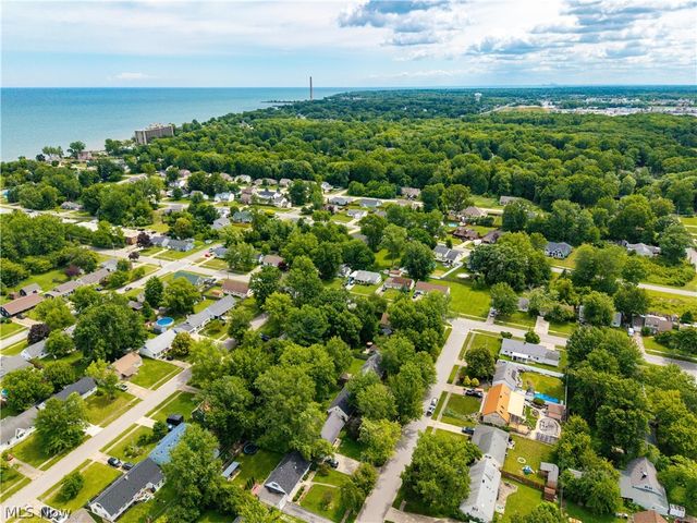 4905 Pinewood Drive, Sheffield Lake, OH 44054
