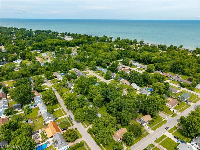 4905 Pinewood Drive, Sheffield Lake, OH 44054