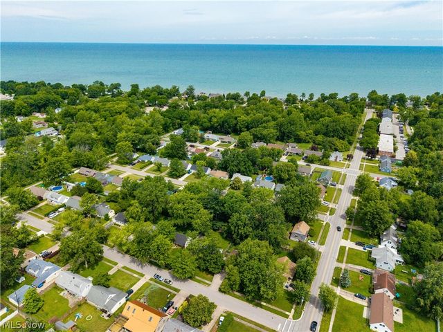 4905 Pinewood Drive, Sheffield Lake, OH 44054