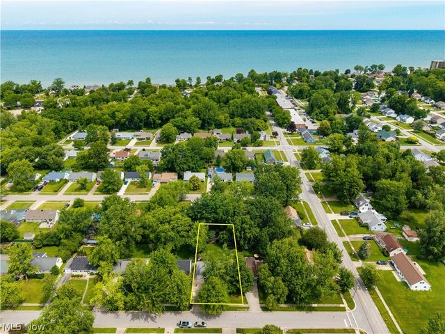 4905 Pinewood Drive, Sheffield Lake, OH 44054