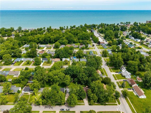 4905 Pinewood Drive, Sheffield Lake, OH 44054
