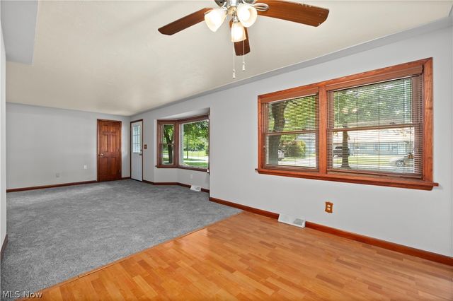 4905 Pinewood Drive, Sheffield Lake, OH 44054