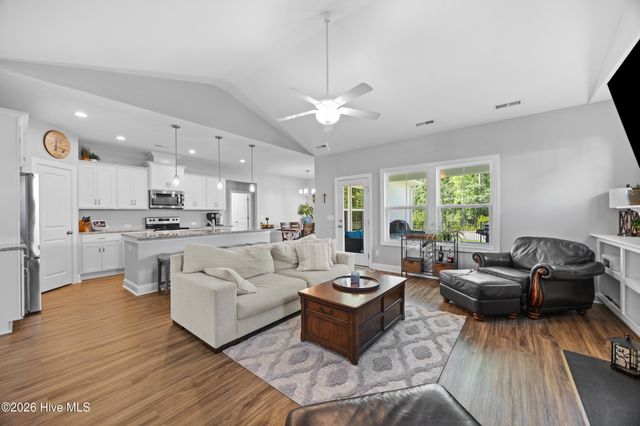 274 Langston Road, Hampstead, NC 28443