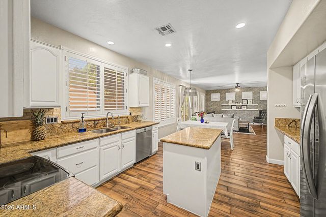 1843 E APPALOOSA Road, Gilbert, AZ 85296