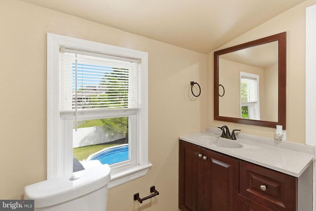 20 KENWOOD TER, Hamilton, NJ 08610