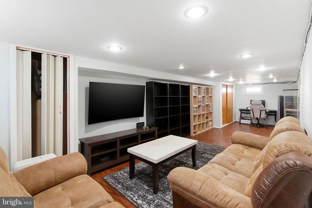20 KENWOOD TER, Hamilton, NJ 08610