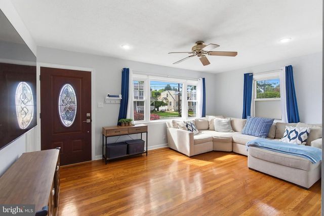 20 KENWOOD TER, Hamilton, NJ 08610