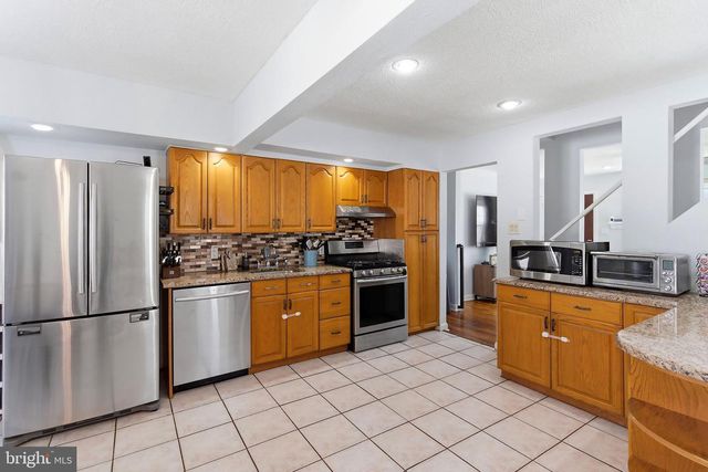 20 KENWOOD TER, Hamilton, NJ 08610
