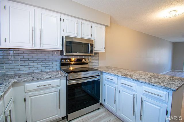 30 TARPON Court, Florissant, MO 63033