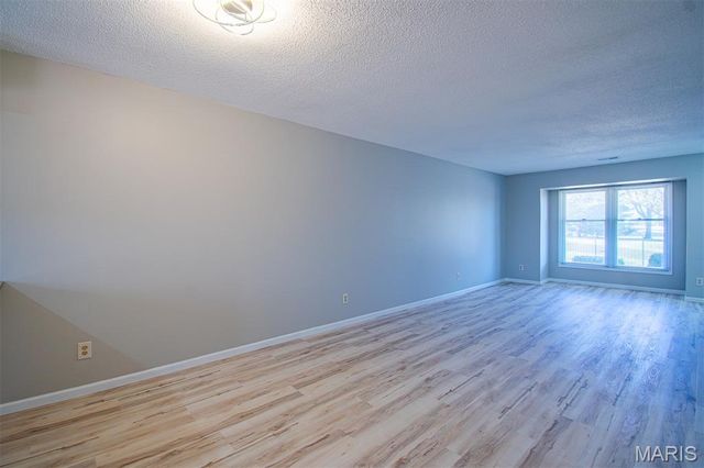 30 TARPON Court, Florissant, MO 63033