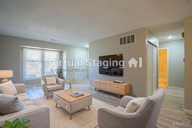 30 TARPON Court, Florissant, MO 63033