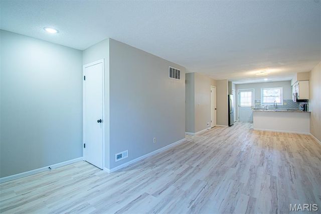 30 TARPON Court, Florissant, MO 63033