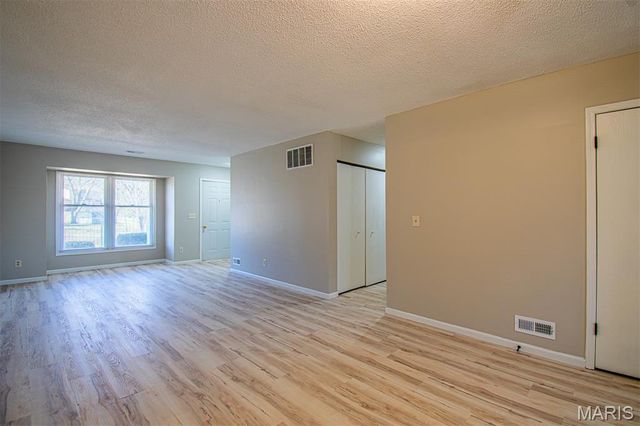 30 TARPON Court, Florissant, MO 63033