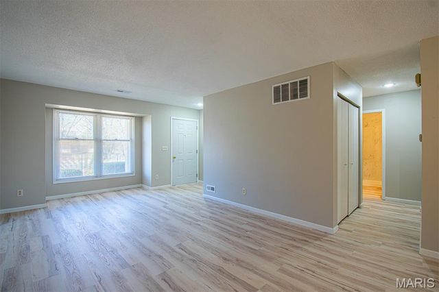 30 TARPON Court, Florissant, MO 63033