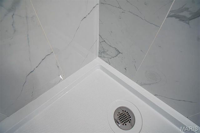 30 TARPON Court, Florissant, MO 63033