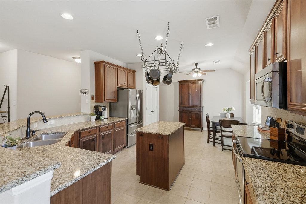 8649 Running River Lane, Fort Worth, TX 76131 — photo 2