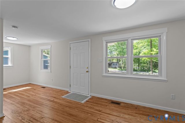67 Deer Dr, Gum Spring, VA 23065