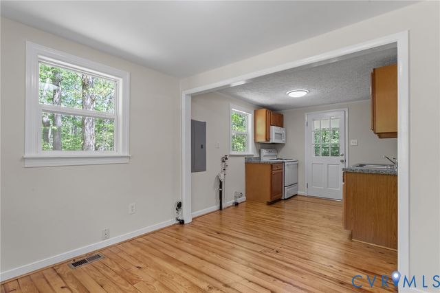 67 Deer Dr, Gum Spring, VA 23065