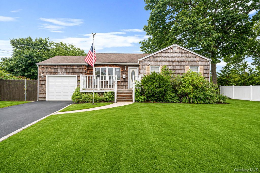 1231 10th Street, West Babylon, NY 11704