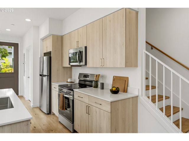 7252 Ne Going St, Portland, OR 97218