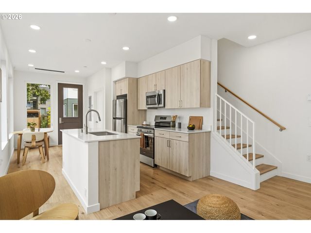 7252 Ne Going St, Portland, OR 97218