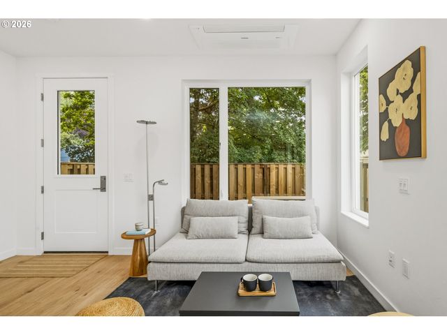 7252 Ne Going St, Portland, OR 97218
