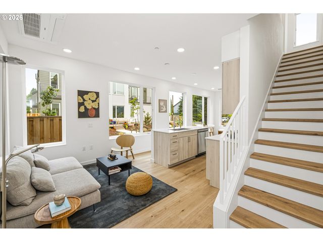 7252 Ne Going St, Portland, OR 97218