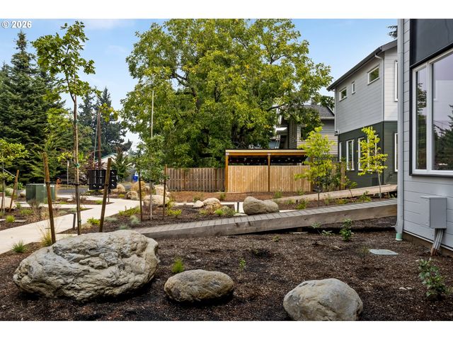 7252 Ne Going St, Portland, OR 97218