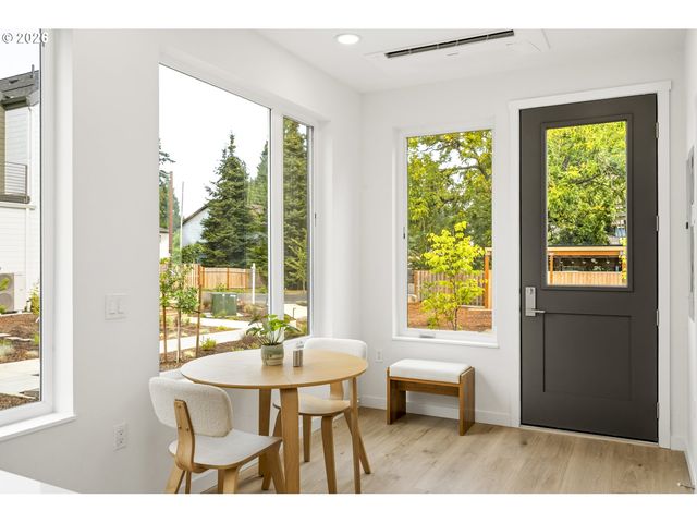7252 Ne Going St, Portland, OR 97218