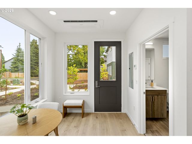 7252 Ne Going St, Portland, OR 97218