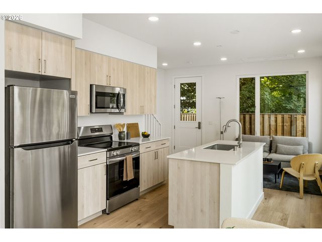 7252 Ne Going St, Portland, OR 97218