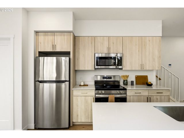 7252 Ne Going St, Portland, OR 97218