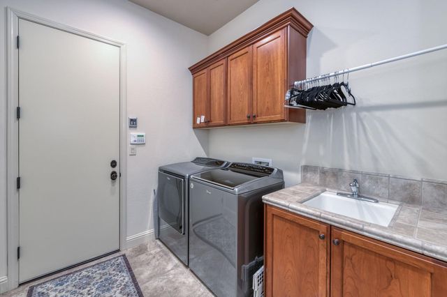1557 E Via Estrella Dr, Fresno, CA 93730