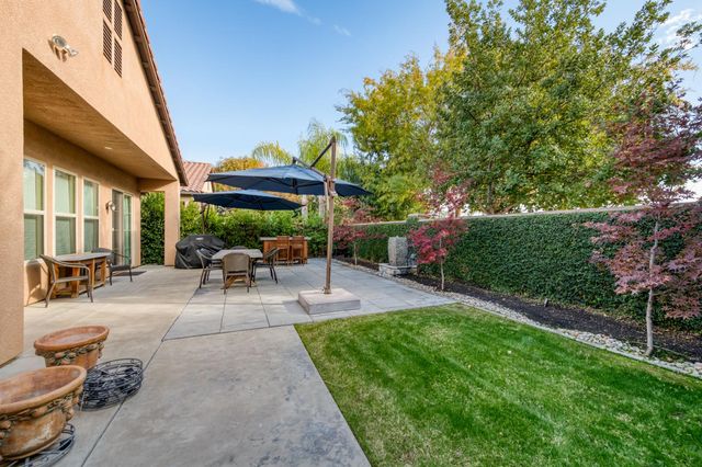 1557 E Via Estrella Dr, Fresno, CA 93730